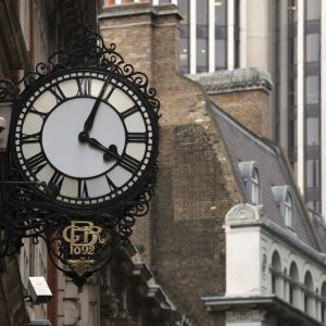 horloge sur un mur de Londres